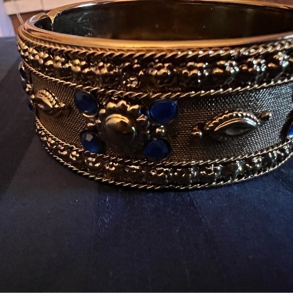 Two fun costume bangles! Gold toned metal “crown” with hinge and black fabric - Picture 3 of 5